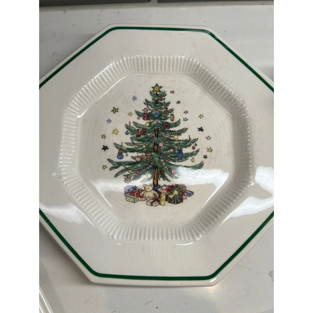 Vintage Nikko Christmastime Christmas Tree‎ Holiday Dinnerware 16 piece set